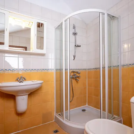 White Fang 펜션 반스코